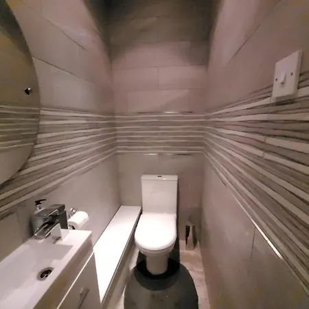 Quiet Terraced House 홈스테이 브리스틀